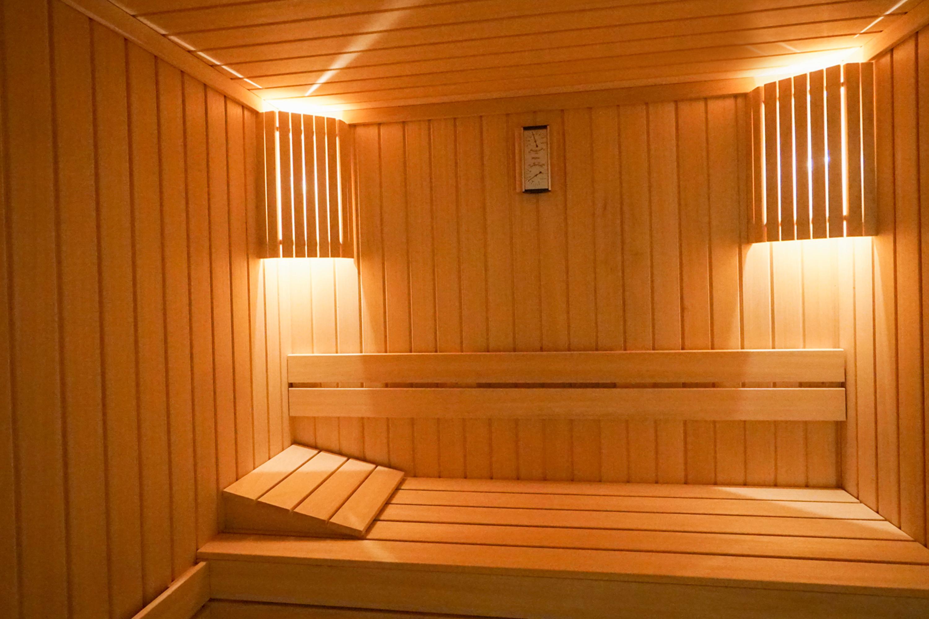 Sura Hagia Sophia Hotel Истанбул Екстериор снимка The photo shows the interior of a sauna. It features wooden walls and benches, creating a warm and inviting space. The lighting is soft, with fixtures mounted on the walls, enhancing the cozy atmosphere. The design emphasizes the use of natural mater