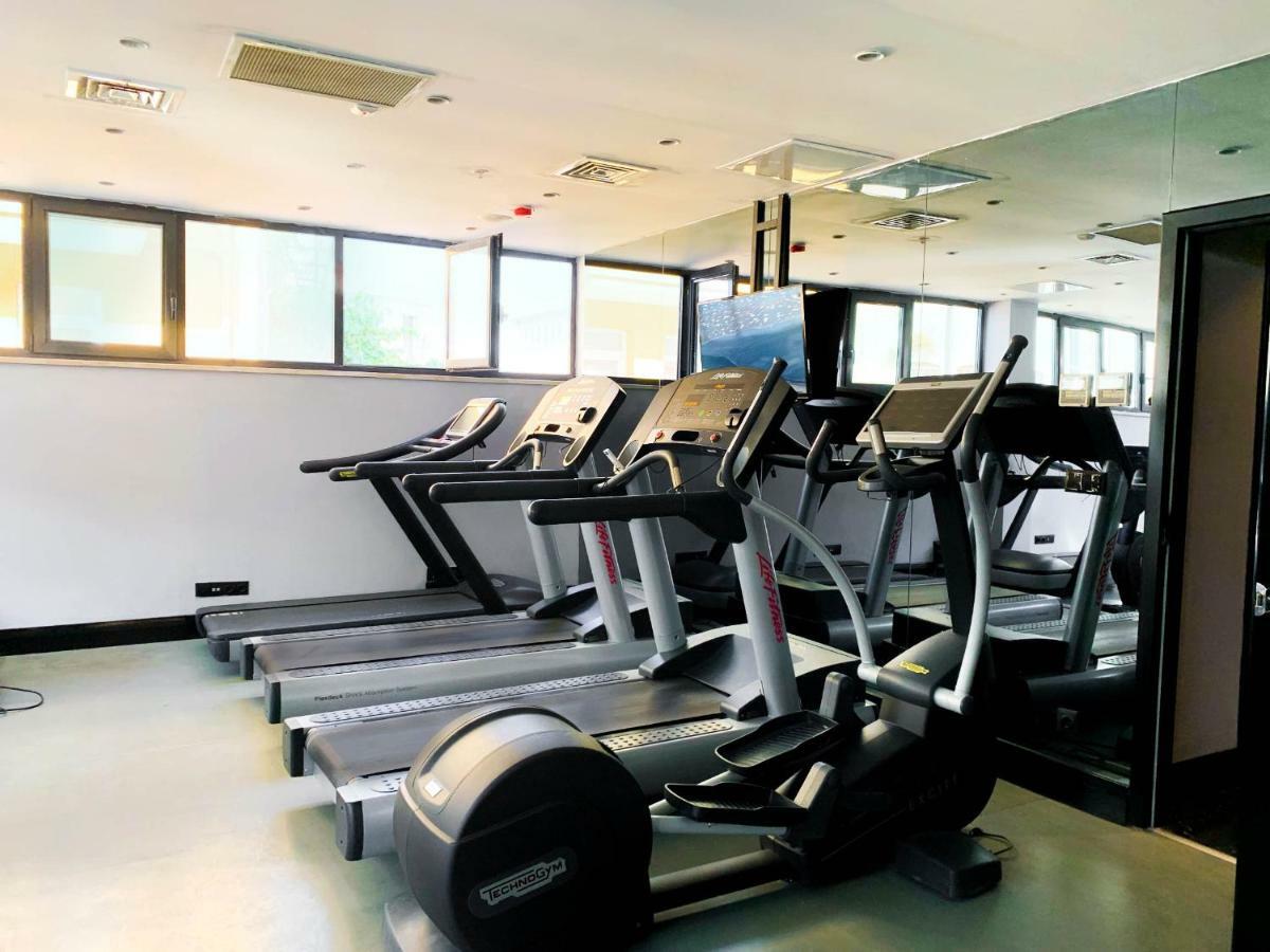 Sura Hagia Sophia Hotel Истанбул Екстериор снимка The photo shows a modern gym area equipped with several fitness machines. In the foreground, there are multiple treadmills lined up side by side, and there’s also an elliptical machine visible. The gym has large windows allowing natural light to ente